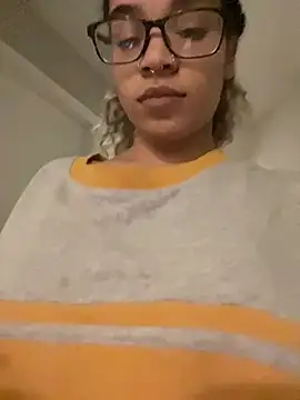 Snapshot of 1prettygem chatting on December 22, 6:17 am 1prettygem online show from December 22, 6:17 am