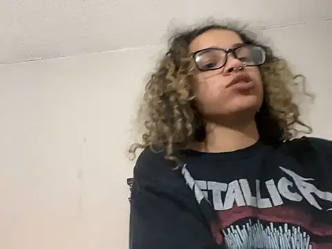 Snapshot of 1prettygem chatting on December 29, 12:52 am 1prettygem online show from December 29, 12:52 am