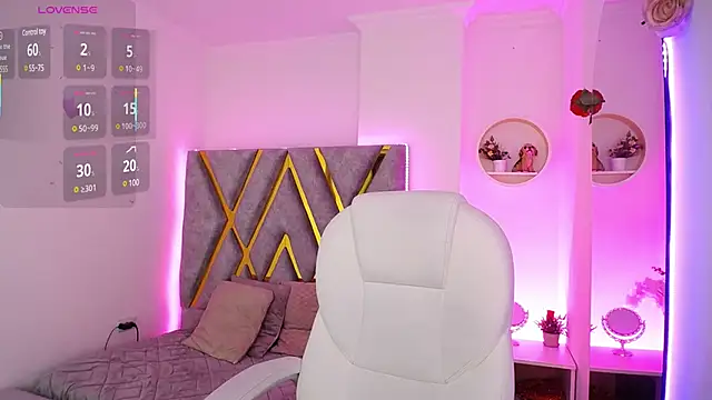 Aurora Brownn online show from March 19, 4:03 am