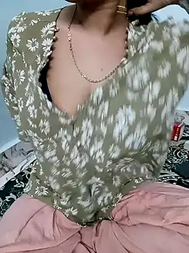 Snapshot of Haniya-143 chatting on November 11, 11:27 pm Haniya-143 online show from November 11, 11:27 pm