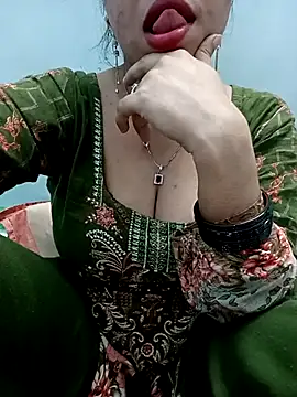 Snapshot of Haniya-143 chatting on November 25, 9:48 pm Haniya-143 online show from November 25, 9:48 pm