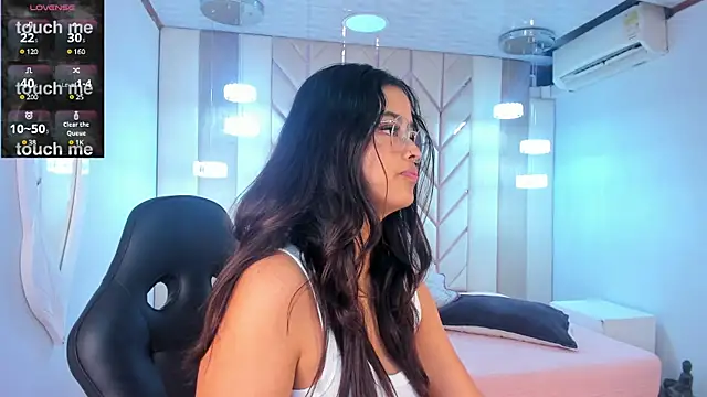 Snapshot of Ariana_Pierce chatting on December 24, 2:43 am Ariana Pierce online show from December 24, 2:43 am