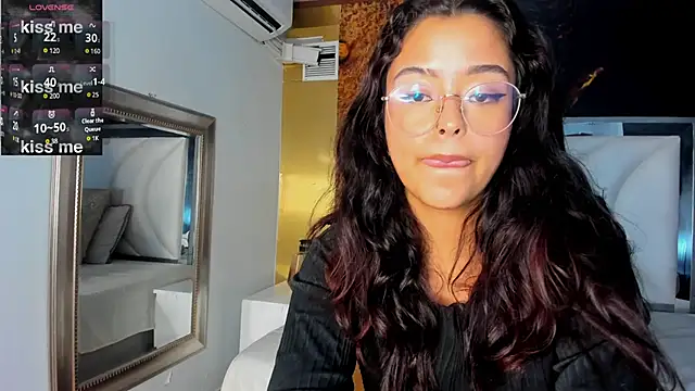 Snapshot of Ariana_Pierce chatting on February 5, 5:41 am Ariana Pierce online show from February 5, 5:41 am