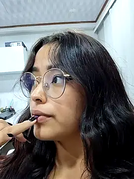 Snapshot of Ariana_Pierce chatting on February 6, 3:37 am Ariana Pierce online show from February 6, 3:37 am