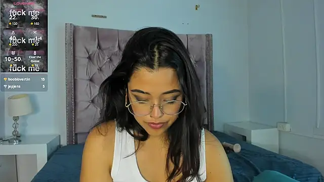 Snapshot of Ariana_Pierce chatting on February 7, 8:01 am Ariana Pierce online show from February 7, 8:01 am