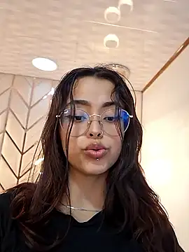 Snapshot of Ariana_Pierce chatting on February 27, 5:24 am Ariana Pierce online show from February 27, 5:24 am