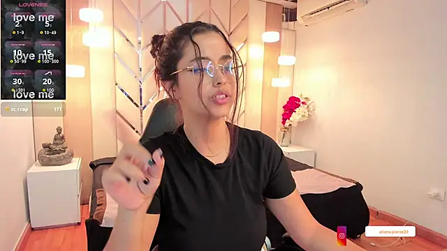 Snapshot of Ariana_Pierce chatting on February 27, 8:28 am Ariana Pierce online show from February 27, 8:28 am