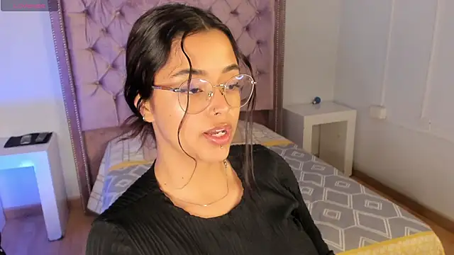 Snapshot of Ariana_Pierce chatting on February 28, 5:04 am Ariana Pierce online show from February 28, 5:04 am