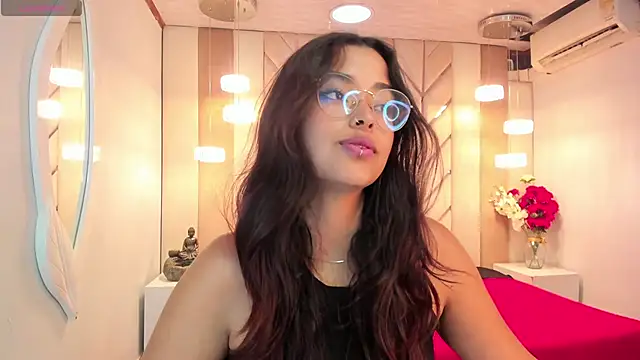 Snapshot of Ariana_Pierce chatting on March 10, 5:00 am Ariana Pierce online show from March 10, 5:00 am