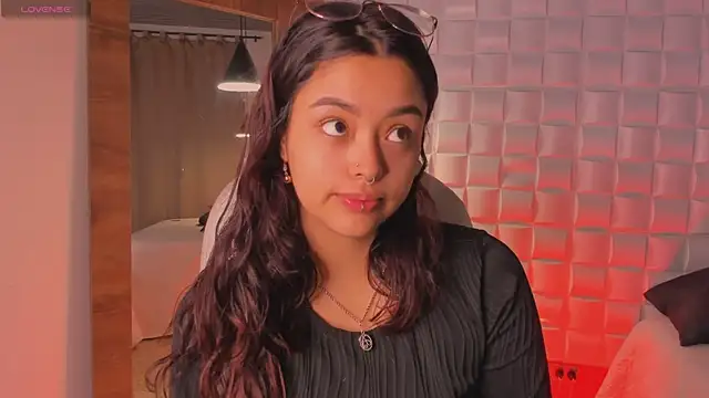 Snapshot of Ariana_Pierce chatting on September 10, 12:27 pm Ariana Pierce online show from September 10, 12:27 pm