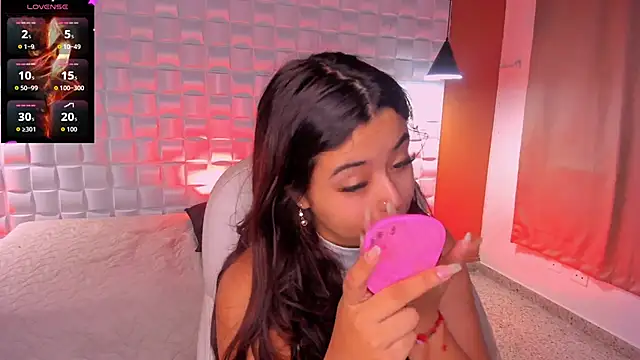 Snapshot of Ariana_Pierce chatting on October 2, 12:23 pm Ariana Pierce online show from October 2, 12:23 pm