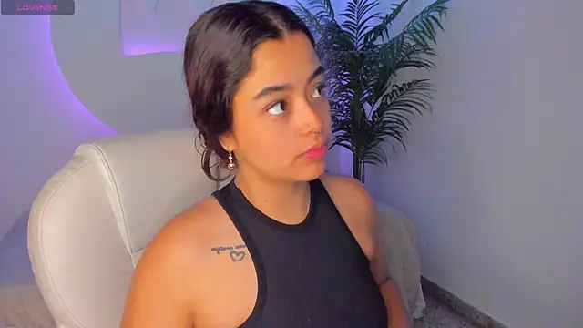 Snapshot of Ariana_Pierce chatting on October 23, 12:26 pm Ariana Pierce online show from October 23, 12:26 pm