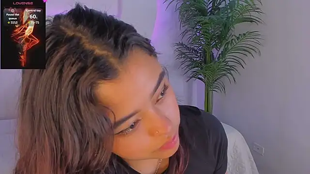 Snapshot of Ariana_Pierce chatting on October 24, 12:23 pm Ariana Pierce online show from October 24, 12:23 pm