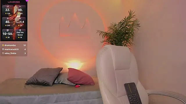 Snapshot of Ariana_Pierce chatting on November 30, 1:37 pm Ariana Pierce online show from November 30, 1:37 pm