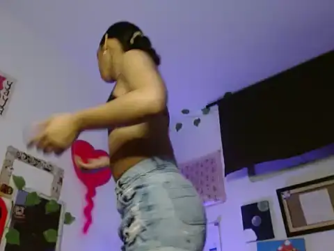 Melody200420 online show from October 27, 11:20 pm