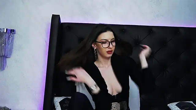 Snapshot of SkylerSpark chatting on January 14, 12:33 am SkylerSpark online show from January 14, 12:33 am