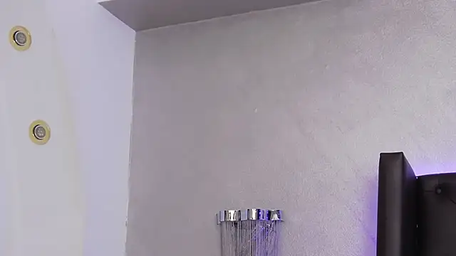 Snapshot of SkylerSpark chatting on January 28, 2:53 am SkylerSpark online show from January 28, 2:53 am