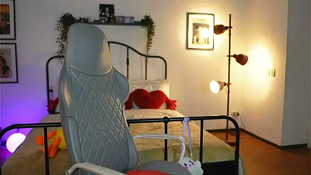 Snapshot of vampy_dolll chatting on February 11, 1:31 am vampy dolll online show from February 11, 1:31 am