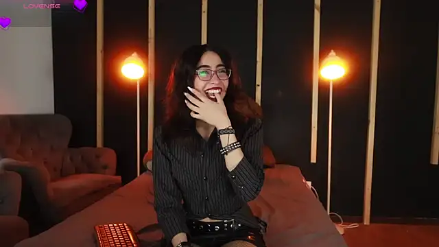 Snapshot of vampy_dolll chatting on March 7, 9:06 pm vampy dolll online show from March 7, 9:06 pm