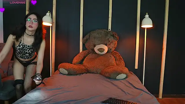 Snapshot of vampy_dolll chatting on March 17, 9:02 pm vampy dolll online show from March 17, 9:02 pm