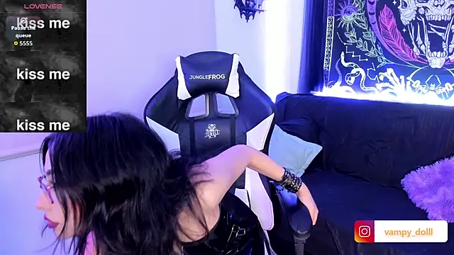 Snapshot of vampy_dolll chatting on September 28, 7:14 am vampy dolll online show from September 28, 7:14 am