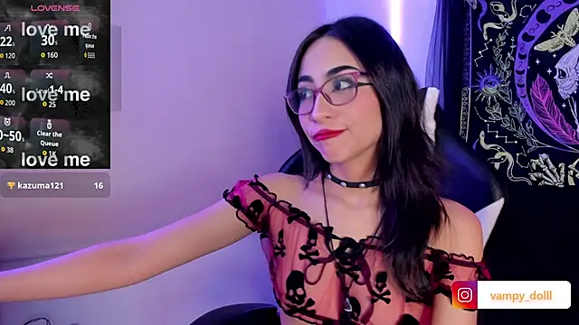 Snapshot of vampy_dolll chatting on October 10, 7:29 am vampy dolll online show from October 10, 7:29 am