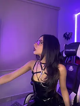 Snapshot of vampy_dolll chatting on November 23, 8:14 am vampy dolll online show from November 23, 8:14 am