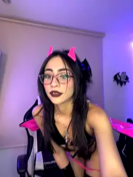 Snapshot of vampy_dolll chatting on December 5, 10:02 am vampy dolll online show from December 5, 10:02 am