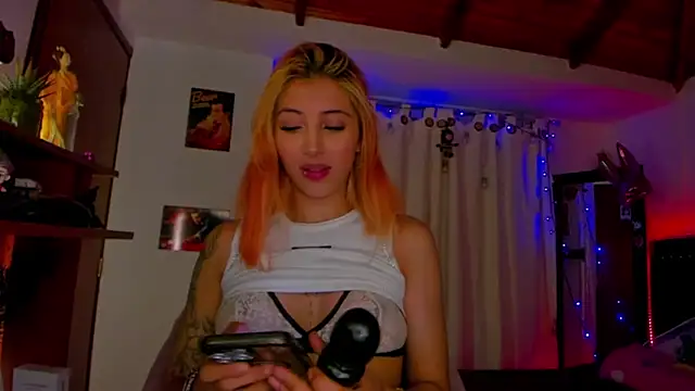 cuteweed420 online show from January 21, 6:33 am