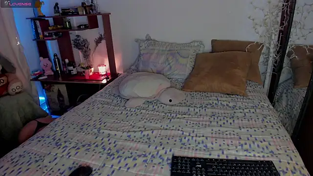 cuteweed420 online show from October 4, 7:06 am