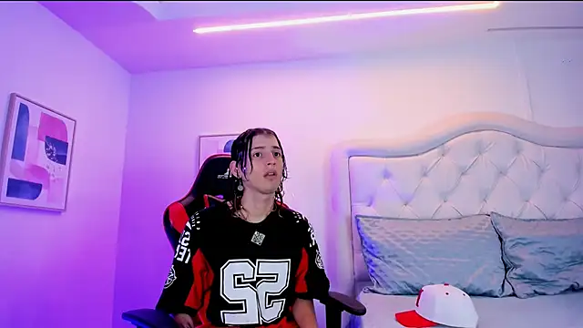 sett and gwen online show from December 19, 9:06 pm