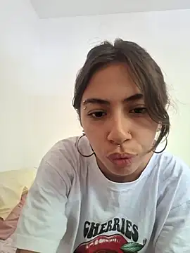 Snapshot of Jazmin-Cerezita chatting on December 18, 4:28 pm Jazmin-Cerezita online show from December 18, 4:28 pm