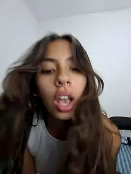 Snapshot of Jazmin-Cerezita chatting on February 6, 3:16 am Jazmin-Cerezita online show from February 6, 3:16 am