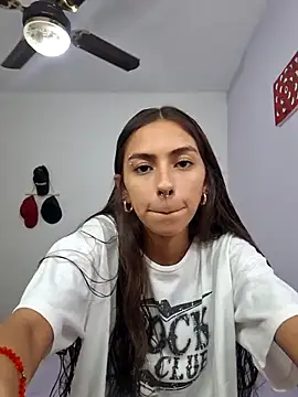 Snapshot of Jazmin-Cerezita chatting on February 26, 11:26 pm Jazmin-Cerezita online show from February 26, 11:26 pm