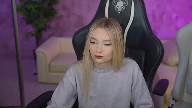 Ewa Pearl online show from March 2, 7:43 am