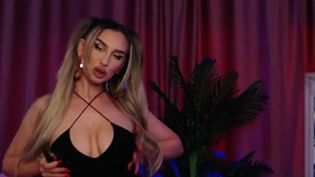 Snapshot of FelyJolie chatting on January 21, 11:56 am FelyJolie online show from January 21, 11:56 am