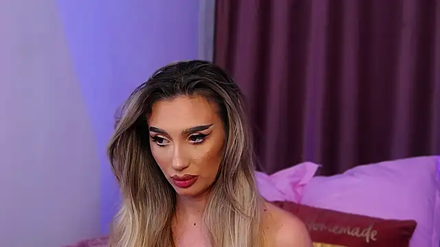 Snapshot of FelyJolie chatting on January 22, 3:18 pm FelyJolie online show from January 22, 3:18 pm