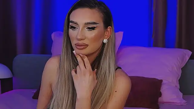 Snapshot of FelyJolie chatting on February 21, 4:37 pm FelyJolie online show from February 21, 4:37 pm