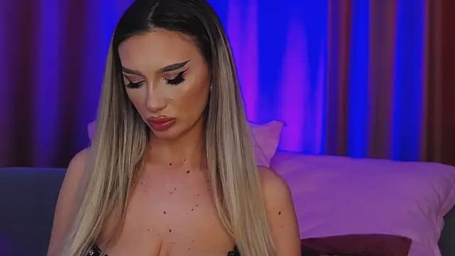 Snapshot of FelyJolie chatting on February 22, 1:57 pm FelyJolie online show from February 22, 1:57 pm