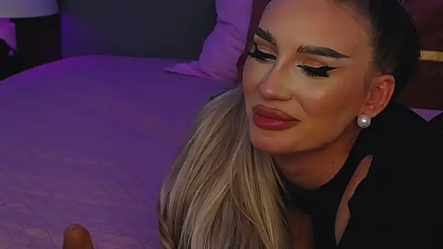 Snapshot of FelyJolie chatting on February 23, 4:46 pm FelyJolie online show from February 23, 4:46 pm