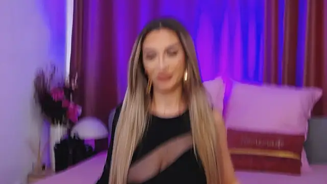 Snapshot of FelyJolie chatting on March 3, 7:32 am FelyJolie online show from March 3, 7:32 am