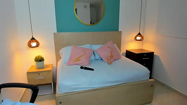 linda rios  online show from December 24, 8:27 pm