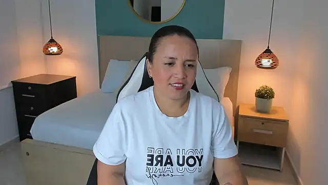 linda rios  online show from January 7, 7:06 pm