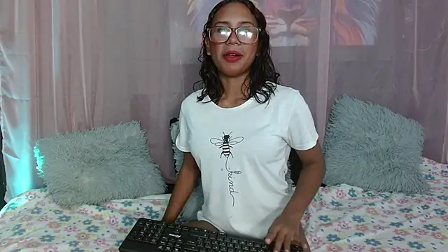 Nicole Brown1126 online show from December 20, 9:28 pm