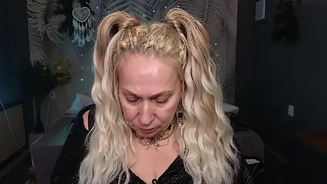 Penelope Pinky online show from January 24, 8:00 pm