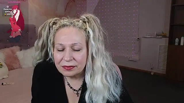 Penelope Pinky online show from February 4, 8:38 pm