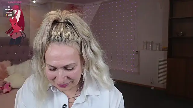 Penelope Pinky online show from February 7, 2:15 pm