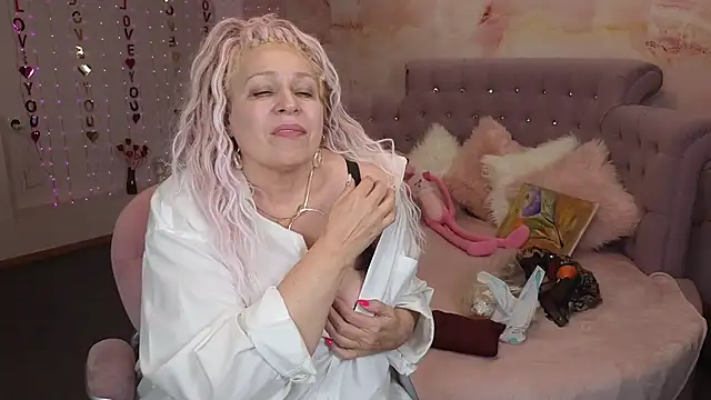 Penelope Pinky online show from March 2, 8:40 pm