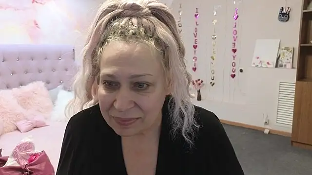 Penelope Pinky online show from March 18, 4:37 am