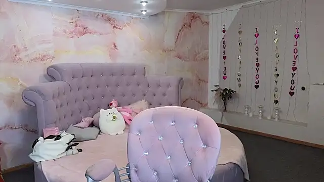 Penelope Pinky online show from September 10, 2:44 am